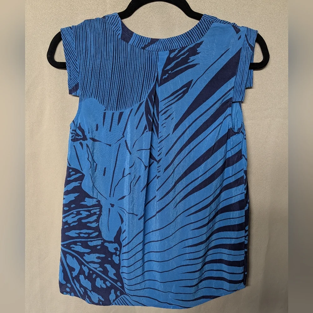 100% Silk Blue Floral Blouse Size 2 By J. Crew